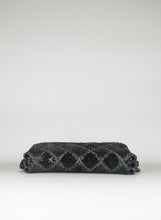 Carica l&#39;immagine nel visualizzatore di Gallery, Chanel Borsa a tracolla in lana nera
