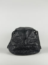 Carica l&#39;immagine nel visualizzatore di Gallery, Chanel Borsa maxi bowling in pelle nera
