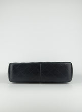 Carica l&#39;immagine nel visualizzatore di Gallery, Chanel Borsa Jumbo in pelle nera
