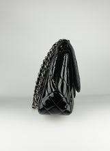 Carica l&#39;immagine nel visualizzatore di Gallery, Chanel Borsa Jumbo in vernis nera
