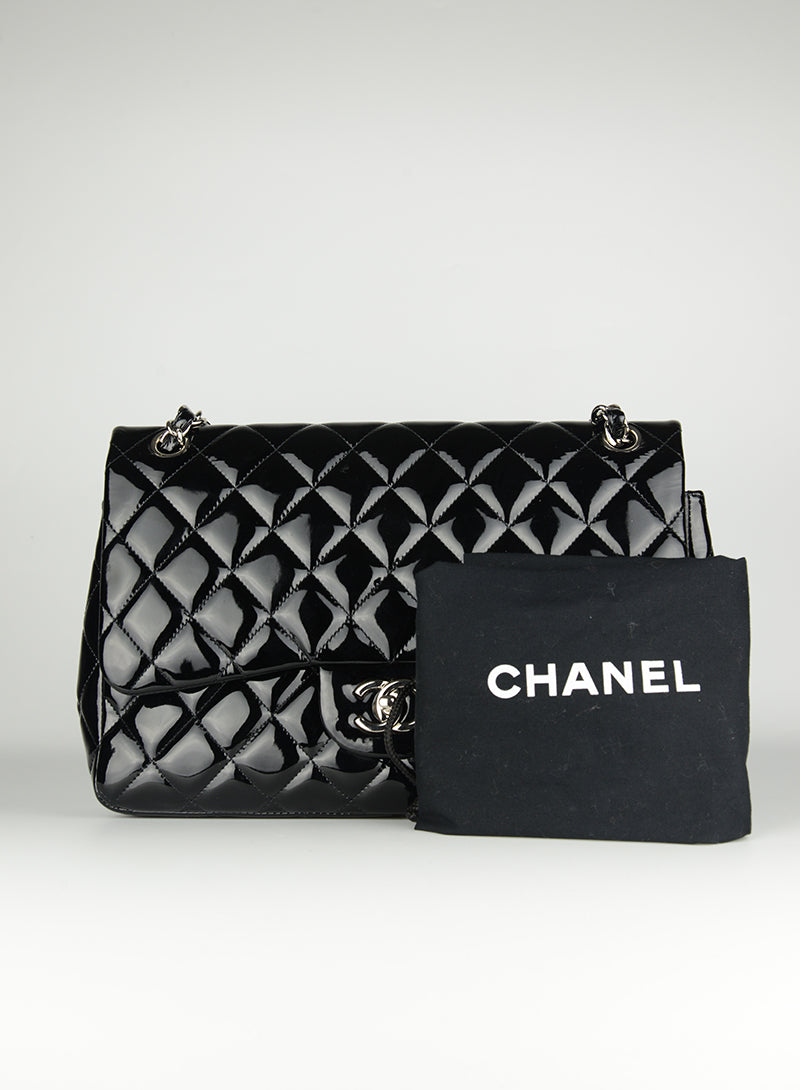 Chanel Jumbo bag in black vernis