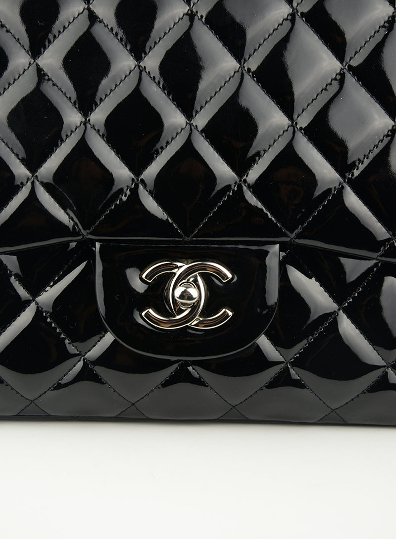 Chanel Jumbo bag in black vernis