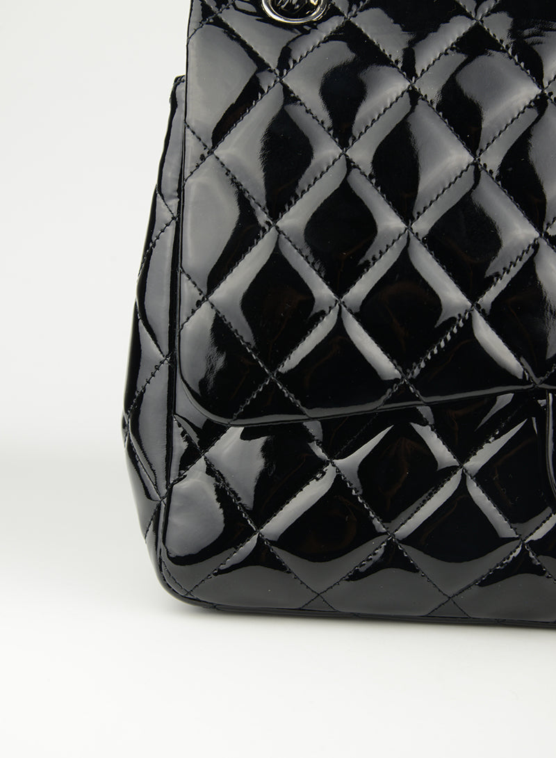 Chanel Jumbo bag in black vernis