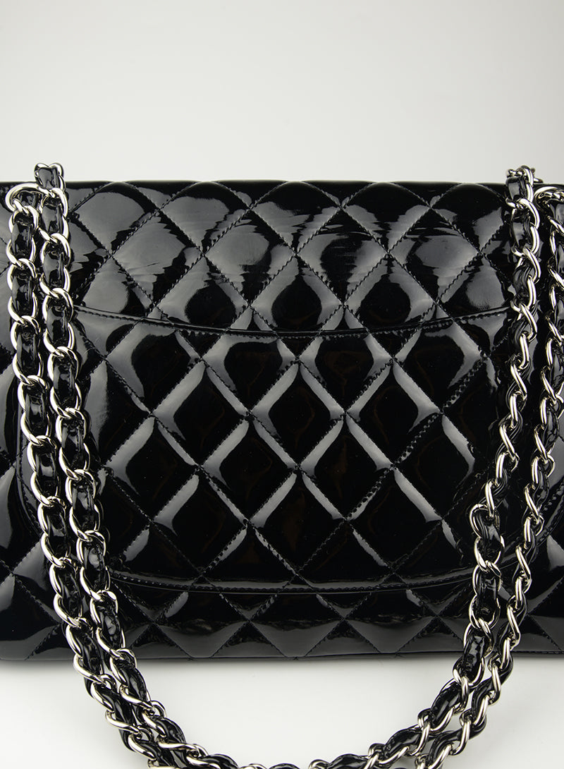 Chanel Jumbo bag in black vernis