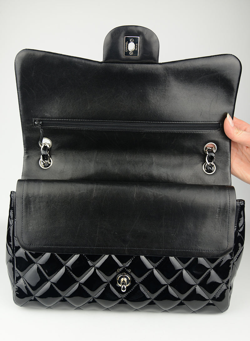 Chanel Jumbo bag in black vernis