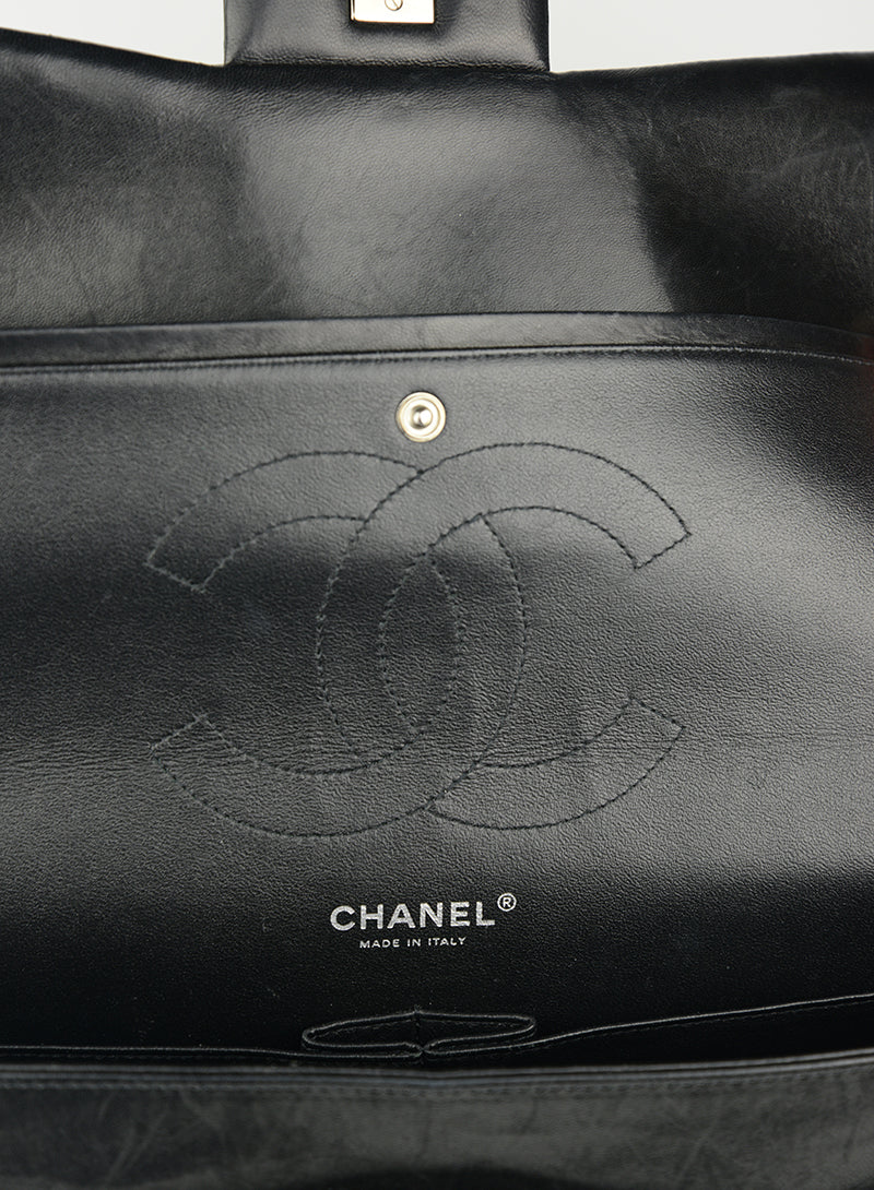 Chanel Jumbo bag in black vernis