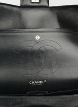 Carica l&#39;immagine nel visualizzatore di Gallery, Chanel Borsa Jumbo in vernis nera
