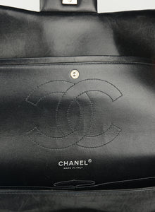 Chanel Borsa Jumbo in vernis nera