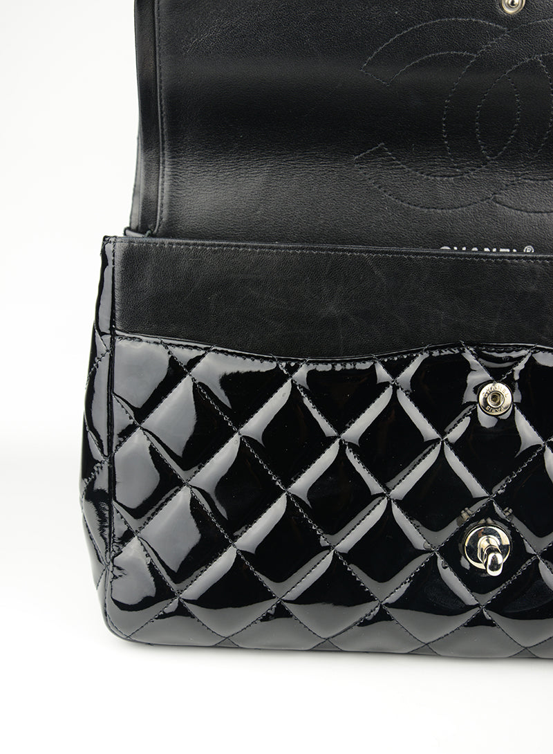 Chanel Jumbo bag in black vernis