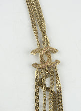 Carica l&#39;immagine nel visualizzatore di Gallery, Chanel Collana multifilo oro CC con brillantini
