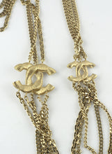 Carica l&#39;immagine nel visualizzatore di Gallery, Chanel Collana multifilo oro CC con brillantini
