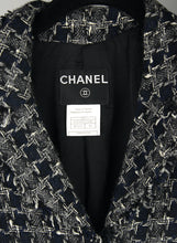 Load image into Gallery viewer, Chanel Gray and black bouclé jacket - Size. 46
