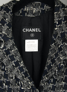 Chanel Gray and black bouclé jacket - Size. 46