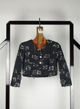 Load image into Gallery viewer, Chanel Black bouclé crop jacket - Size. 40
