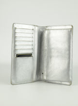 Carica l&#39;immagine nel visualizzatore di Gallery, Chanel Portafogli in pelle argento
