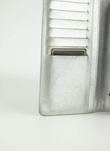 Load image into Gallery viewer, Chanel Portafogli in pelle argento
