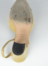 Carica l&#39;immagine nel visualizzatore di Gallery, Chanel Scarpe Sliders beige - N. 36c
