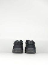 Carica l&#39;immagine nel visualizzatore di Gallery, Chanel Sneakers in tessuto nere - N. 38 ½
