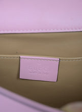 Carica l&#39;immagine nel visualizzatore di Gallery, Gucci Borsa a Tracolla Broadway Pearly Bee in pelle rosa
