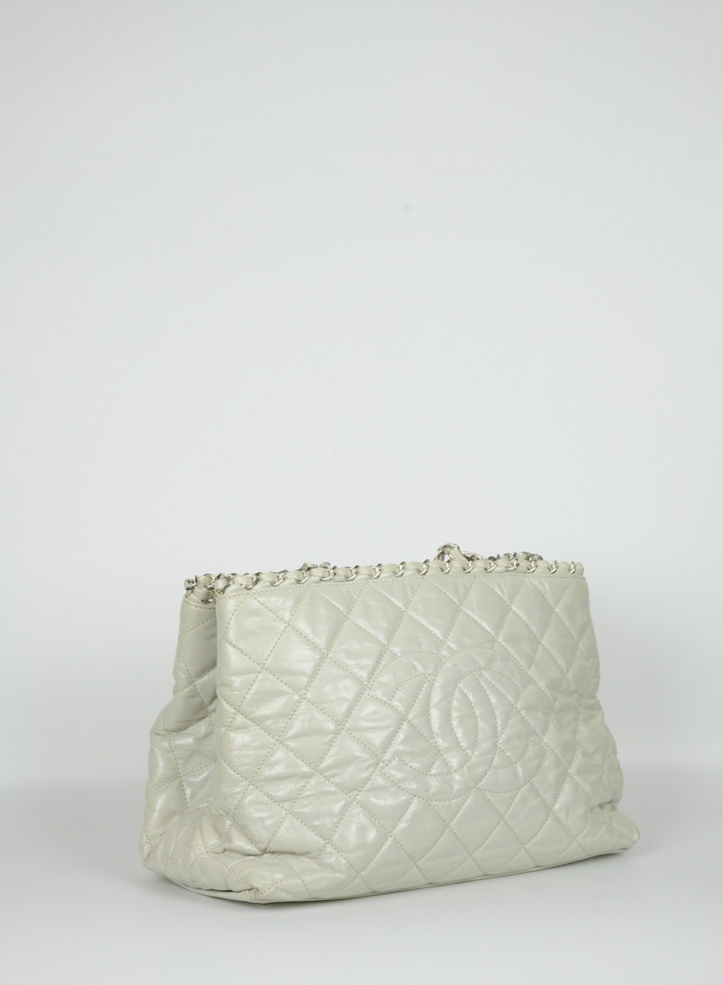 Chanel Borsa in pelle quilted bianco ghiaccio