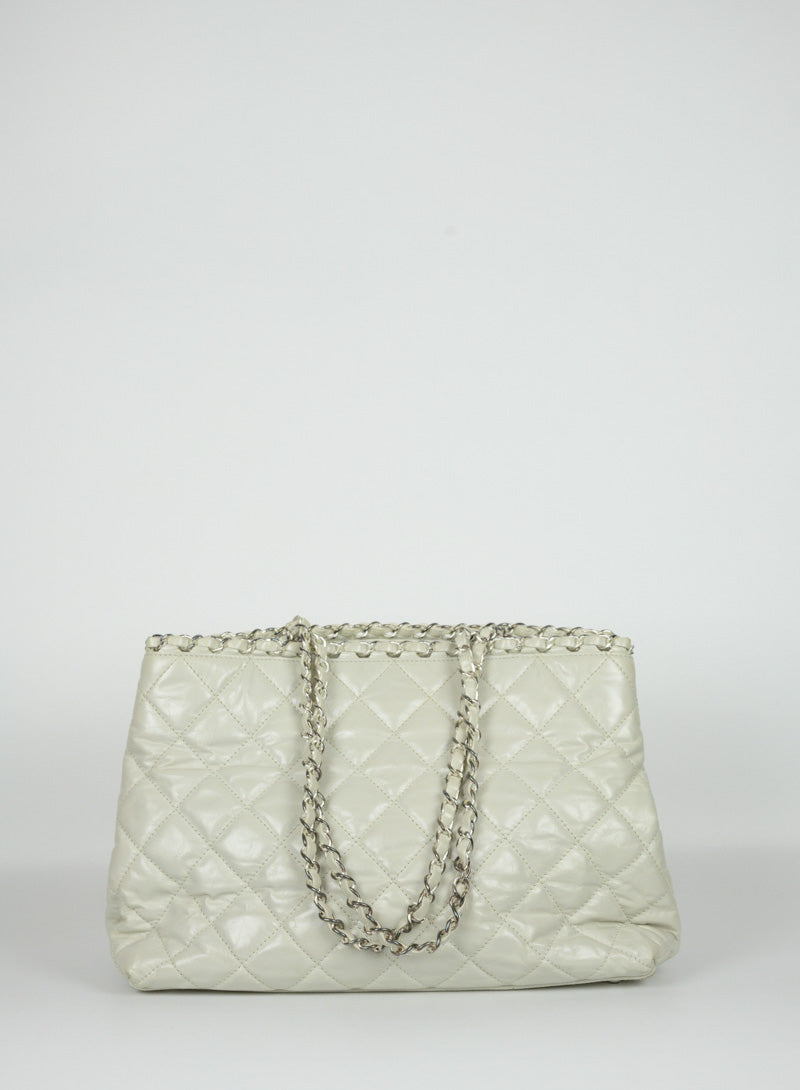 Chanel Borsa in pelle quilted bianco ghiaccio