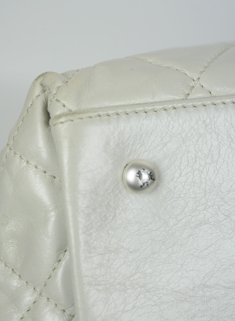 Chanel Borsa in pelle quilted bianco ghiaccio