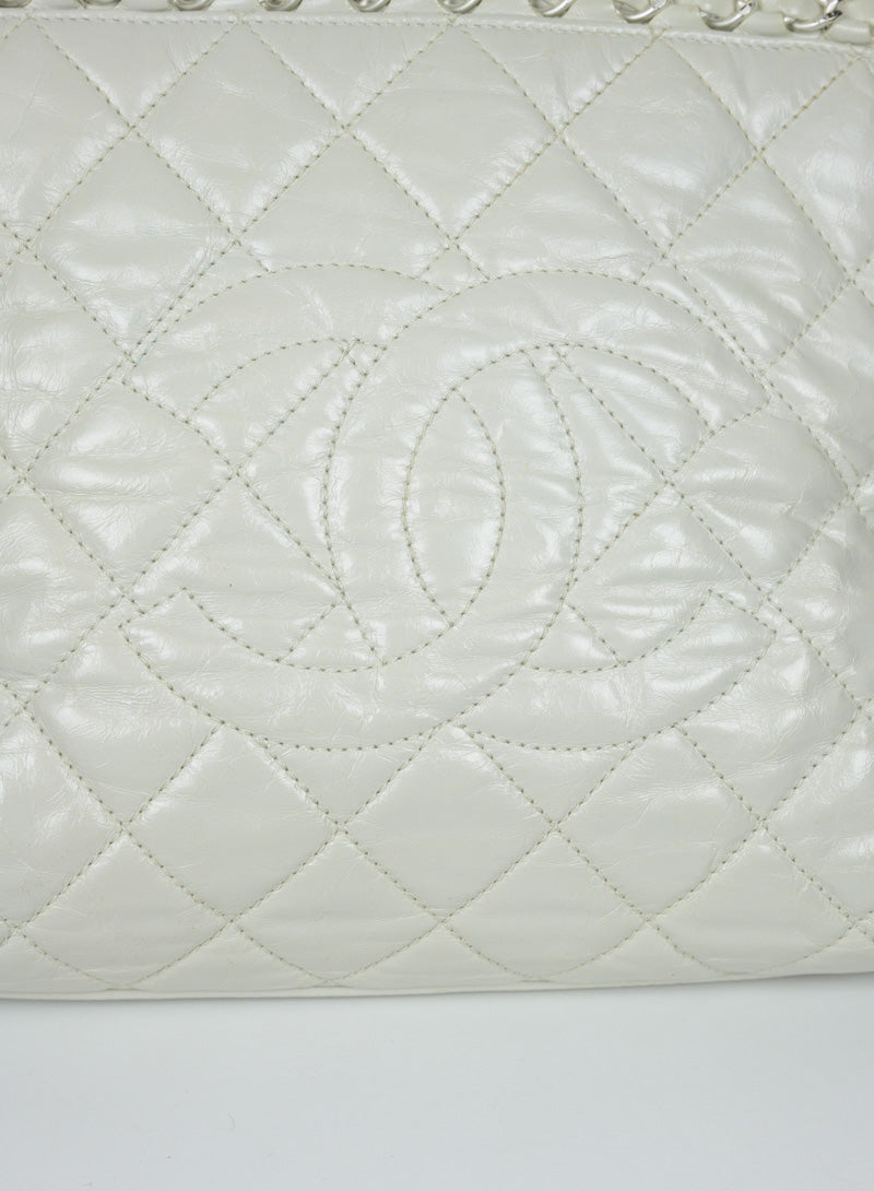 Chanel Borsa in pelle quilted bianco ghiaccio