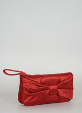 Carica l&#39;immagine nel visualizzatore di Gallery, Valentino Pochette in raso rosso con fiocco
