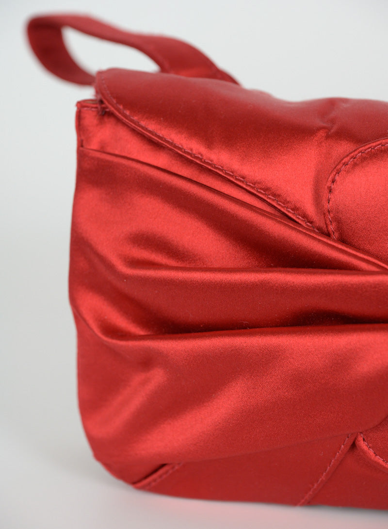 Valentino Pochette in raso rosso con fiocco