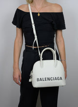 Load image into Gallery viewer, Balenciaga Borsa Ville bianca con scritta logo
