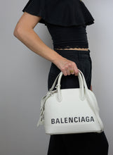 Load image into Gallery viewer, Balenciaga Borsa Ville bianca con scritta logo
