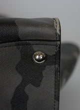 Carica l&#39;immagine nel visualizzatore di Gallery, Prada Borsa in Saffiano Camouflage grigia
