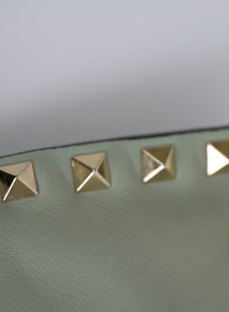 Valentino Pochette Rockstud verde salvia