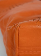 Load image into Gallery viewer, Bottega Veneta Shopper in pelle arancione
