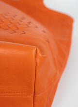 Carica l&#39;immagine nel visualizzatore di Gallery, Bottega Veneta Shopper in pelle arancione
