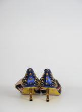Load image into Gallery viewer, Gucci Décolléte in pelle blu con borchie oro - N. 38 ½
