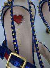 Carica l&#39;immagine nel visualizzatore di Gallery, Gucci Décolléte in pelle blu con borchie oro - N. 38 ½
