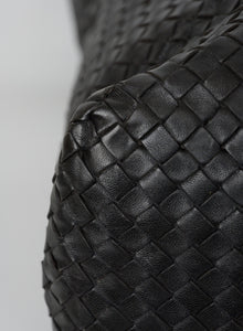 Bottega Veneta Shopper in dark brown woven leather
