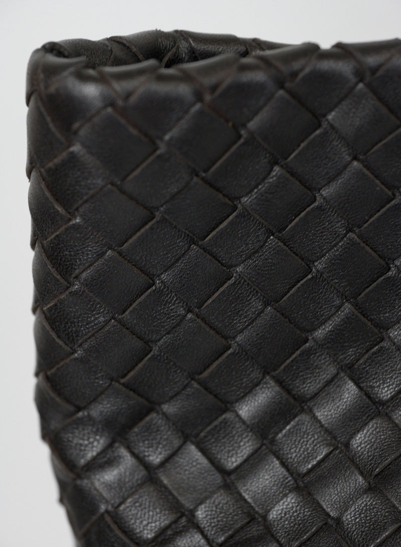 Bottega Veneta Shopper in dark brown woven leather