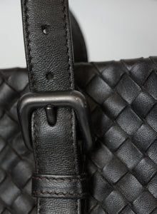 Bottega Veneta Shopper in dark brown woven leather