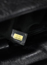 Load image into Gallery viewer, Chanel Borsa in pelle nera effetto lastricato
