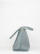 Carica l&#39;immagine nel visualizzatore di Gallery, Chloè Shopper in pelle azzurro polvere
