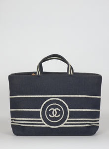 Chanel Shopper in tessuto blu con righe e logo