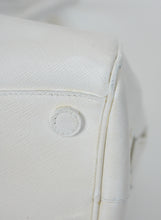 Load image into Gallery viewer, Prada Borsa a bauletto in pelle Saffiano bianca
