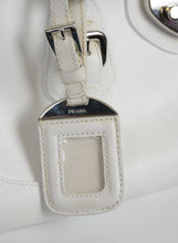 Load image into Gallery viewer, Prada Borsa a bauletto in pelle Saffiano bianca
