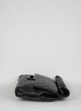 Load image into Gallery viewer, Chanel Roll Up Maxi Clutch in pelle matelassé nera
