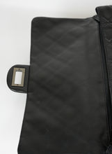 Load image into Gallery viewer, Chanel Roll Up Maxi Clutch in pelle matelassé nera
