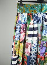 Load image into Gallery viewer, Dolce and Gabbana Multicolor long skirt - Size. 44
