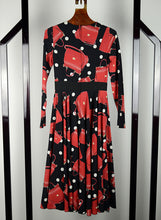 Load image into Gallery viewer, Dolce &amp; Gabbana Black midi dress with bag print - Size. 38
