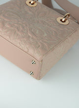 Carica l&#39;immagine nel visualizzatore di Gallery, Dior Borsa Lady Dior small Ramage rosa cipria
